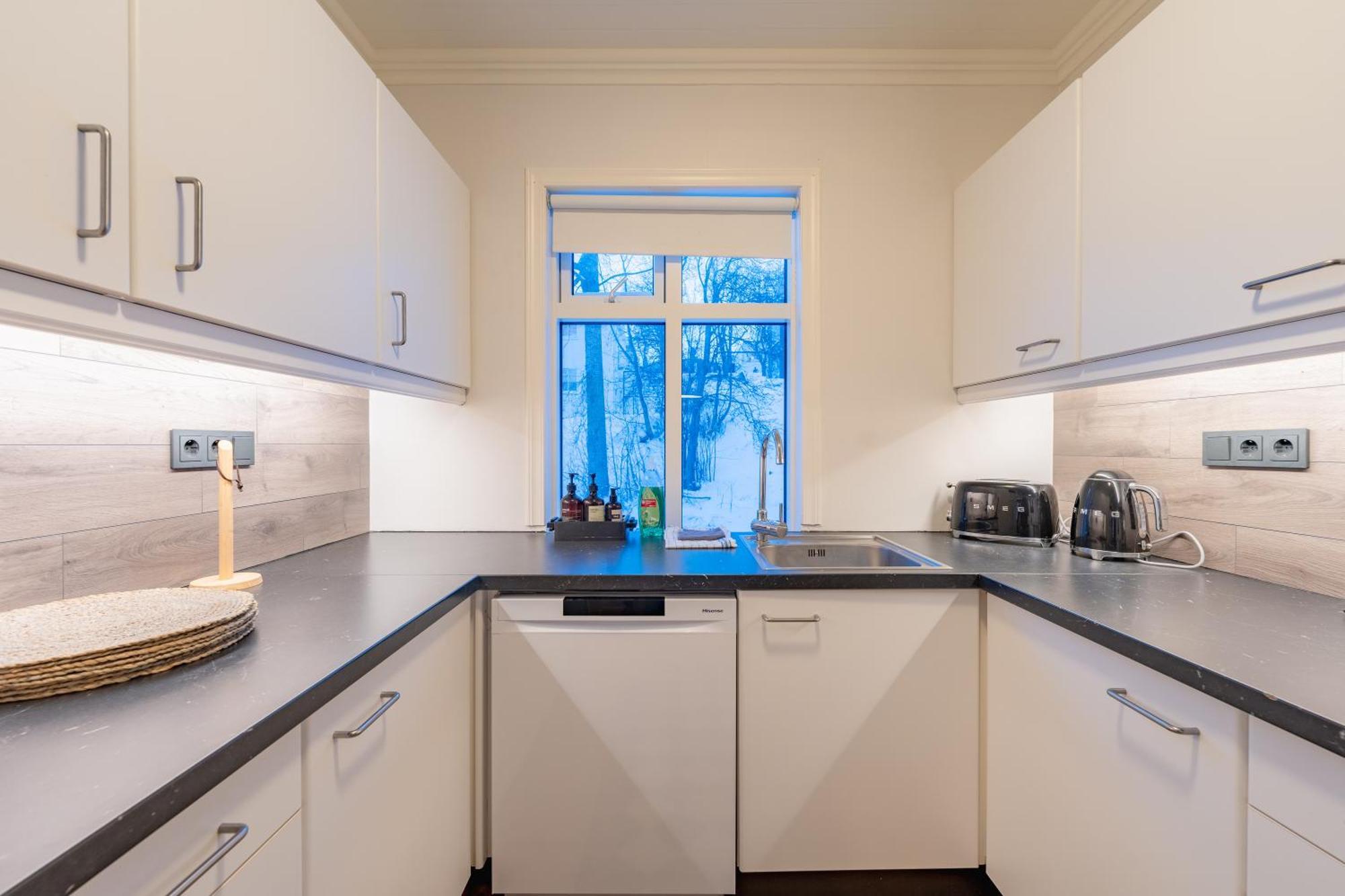 Day Dream Central Akureyri Three Bedroom Apt Eksteriør billede