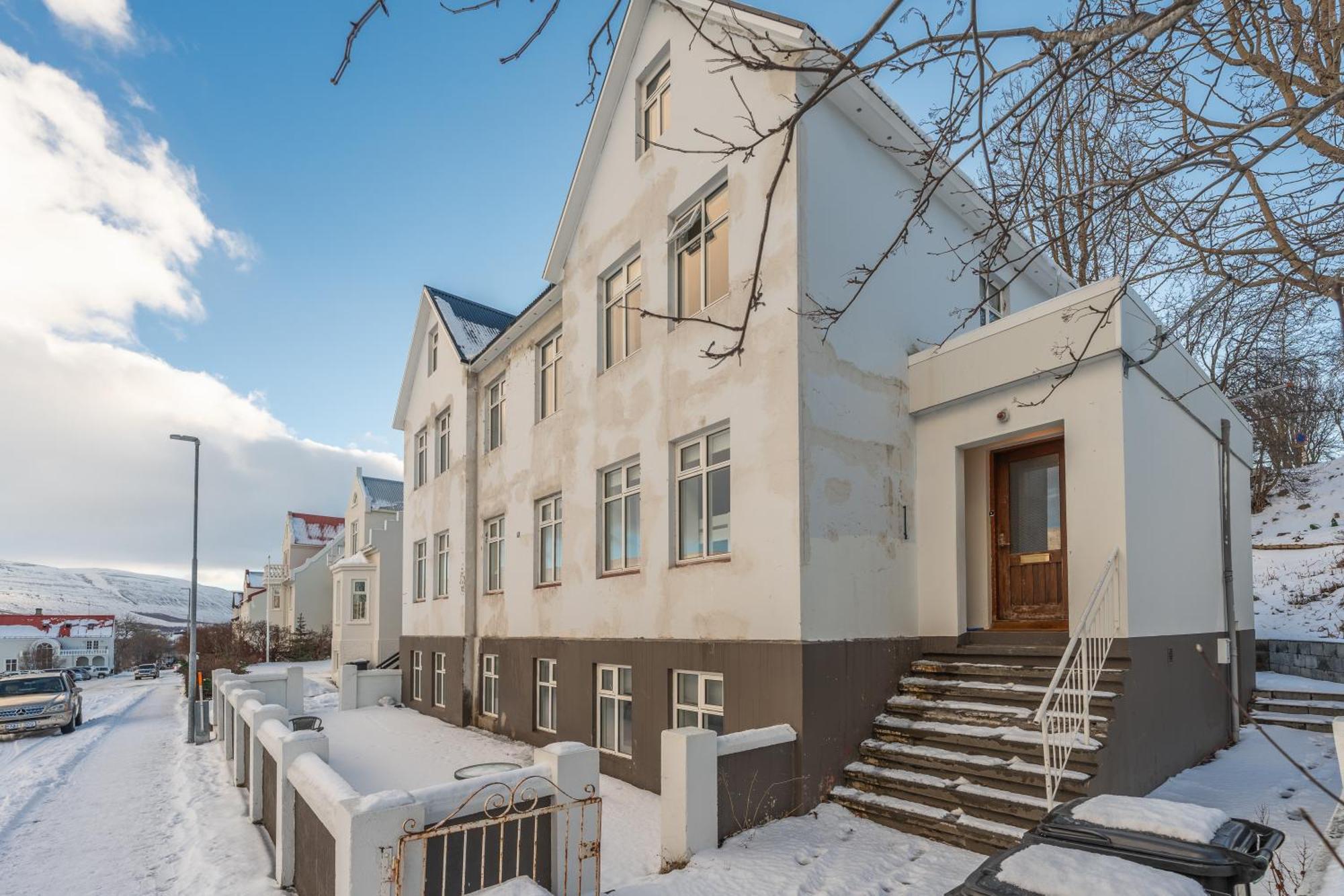 Day Dream Central Akureyri Three Bedroom Apt Eksteriør billede